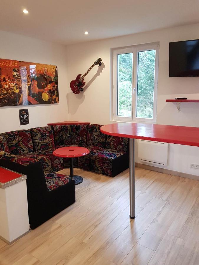 05 - Tres Joli 3 Pieces Neuf 2 Chambres, Logement Tout Equipe Pour 1 A 4 Personnes Maximum, Vue Sur Jardin Avec Parking Privatif, Grand Fourgon Possible, Tout Le Linge De Maison Est Fourni Annesse-et-Beaulieu Exterior foto